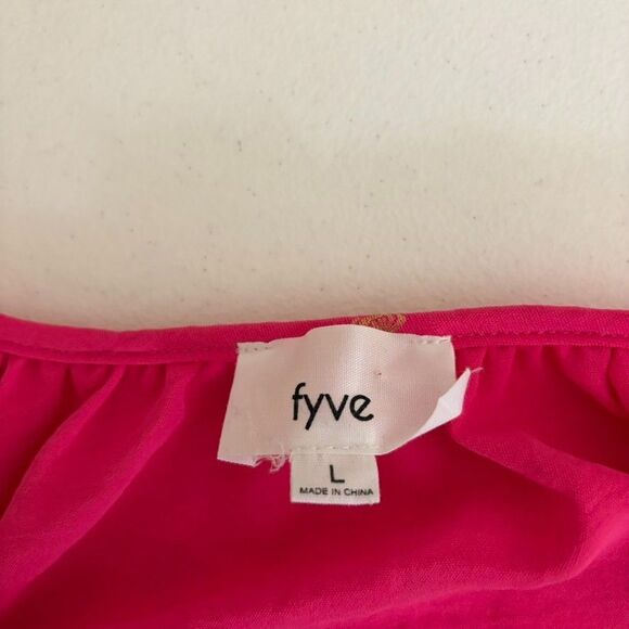 Fyve Blouse Women's Large Neon Pink V-Neck Keyhole Metallic 3/4 Sleeve Flare Top - Picture 7 of 9